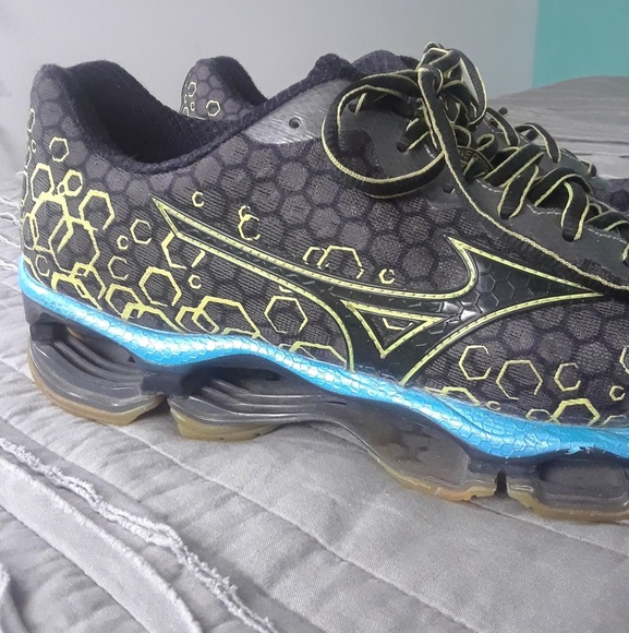 mizuno wave runner 3